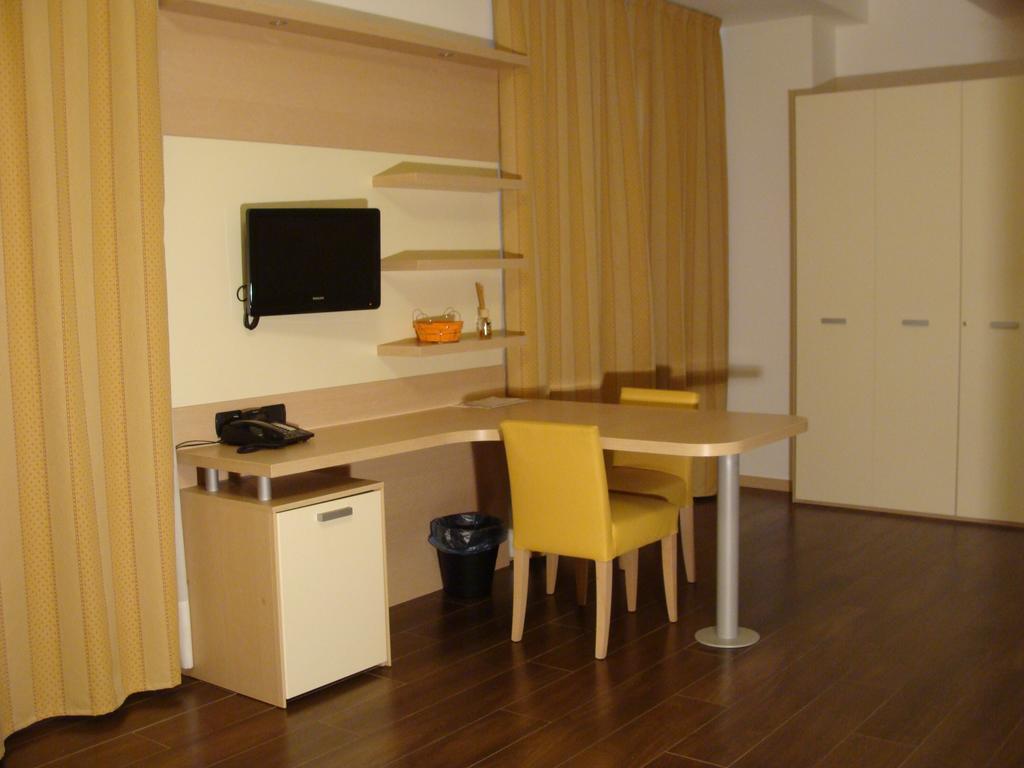 Groane Hotel Residence Cesano Maderno Værelse billede